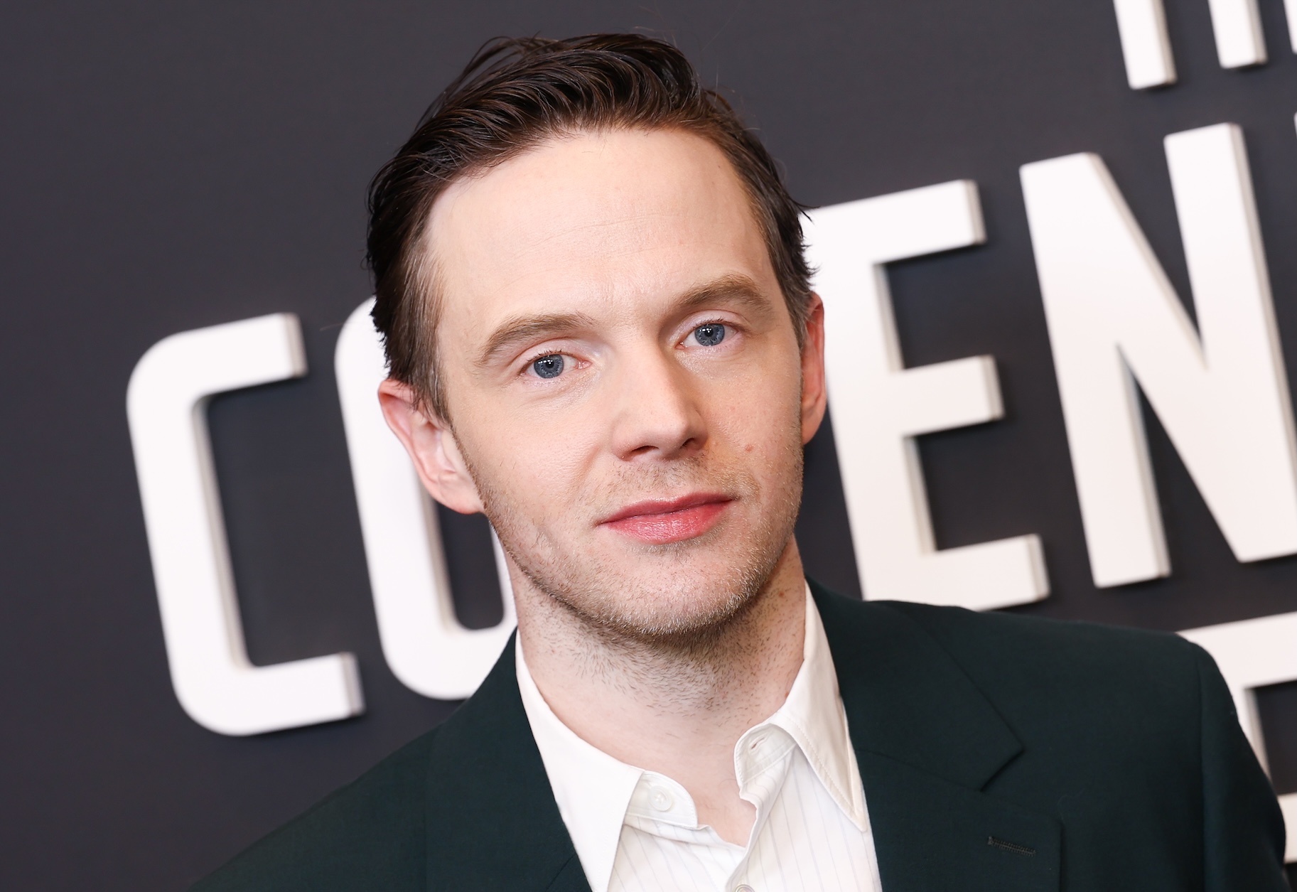 Mark O'Brien poses in a suit.