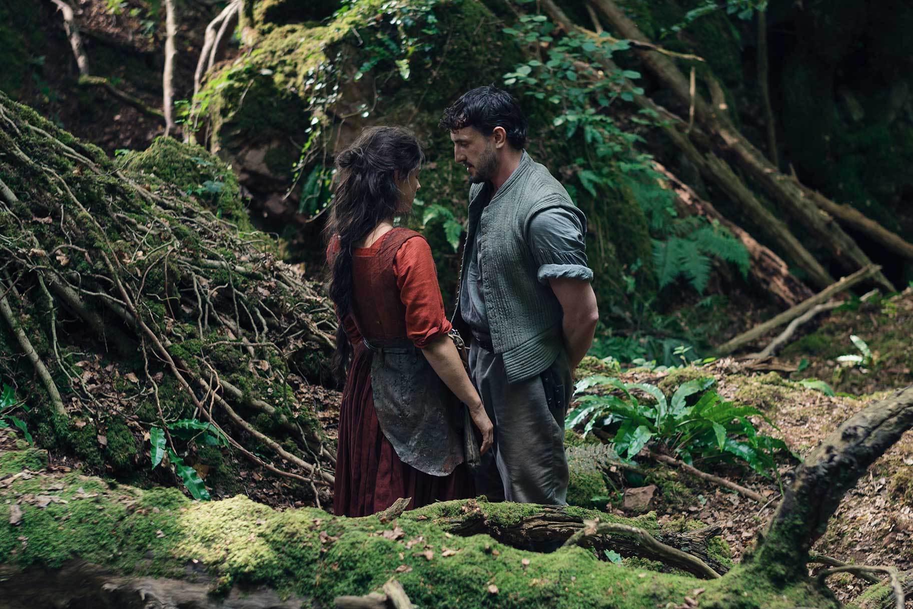 Agnes and William Shakespeare looking at each other in Hamnet (2025).