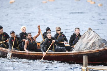 Rob Rausch, Porsha Williams, Dorinda Medley, Natalie Anderson, Tiffany Mitchell, Rob Cesternino, Lisa Rinna, and Ian Terry rowing a boat on The Traitors Season 4 Episode 1.