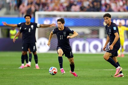 Brenden Aaronson of the United States runs with the ball during the FIFA World Cup 2026 Group D match between Türkiye and USA.