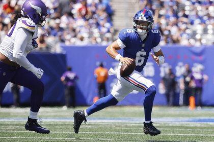 Jaxson Dart, #6 of the New York Giants, running with the football during a game.