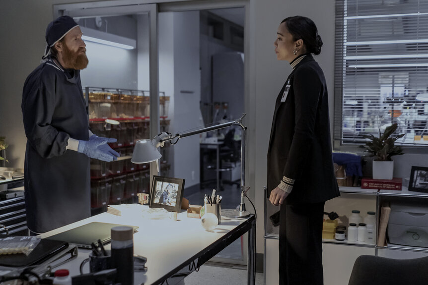 Gustaf Hammarsten (L) and Ashley Madekwe (R) in Dr. Death