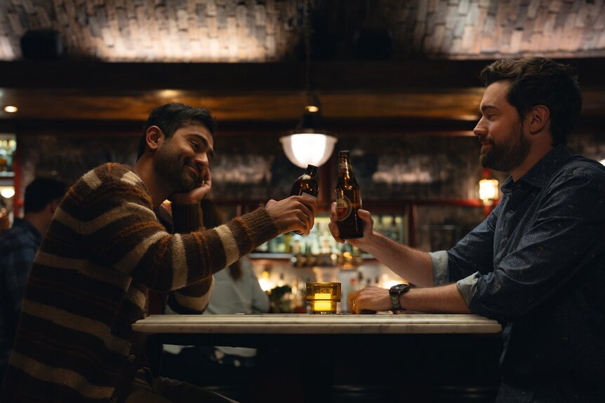 &nbsp;Naveen (Kapil Talwakar) and&nbsp;Rob (Jack Whitehall) cheers at a bar on The 'Burbs Season 1.