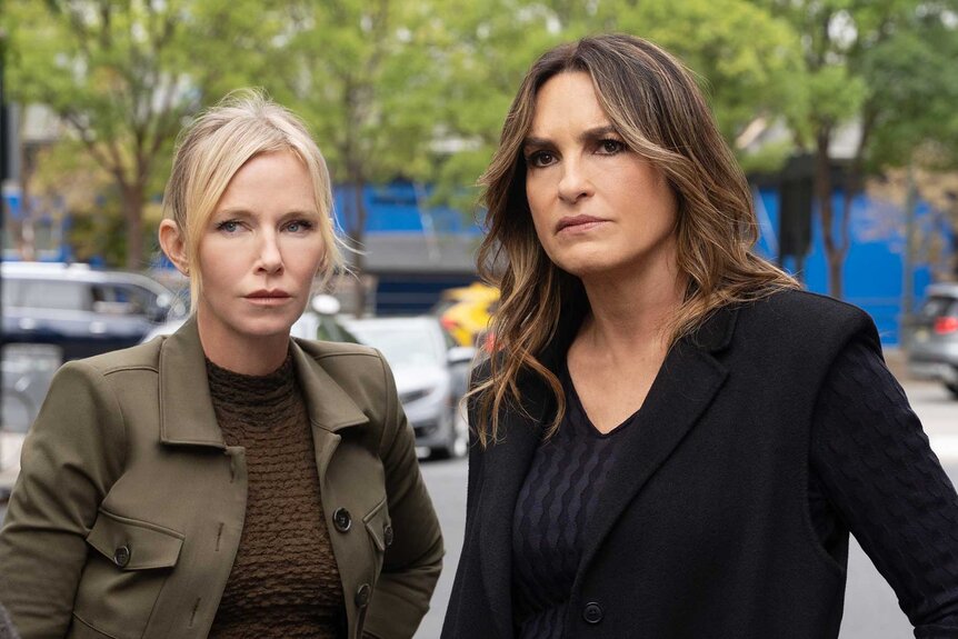 Sgt. Amanda Rollins and Captain Olivia Benson looking out during Law and Order: Special Victims Unit Season 27 Episode 5.