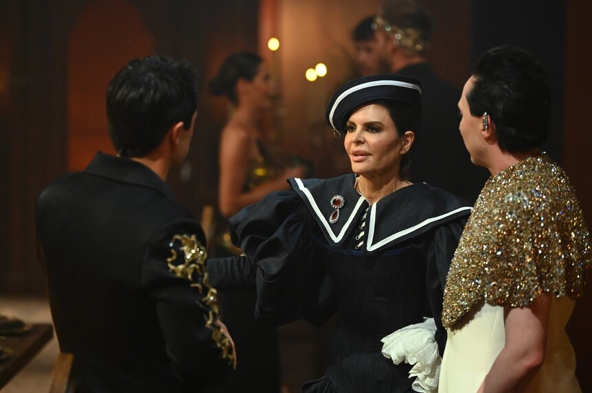 Lisa Rinna and Johnny Weir chat with another player on The Traitors Episode 407.