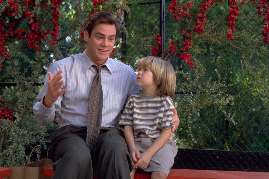 Fletcher Reede and Max Reede talking in Liar Liar (1997).