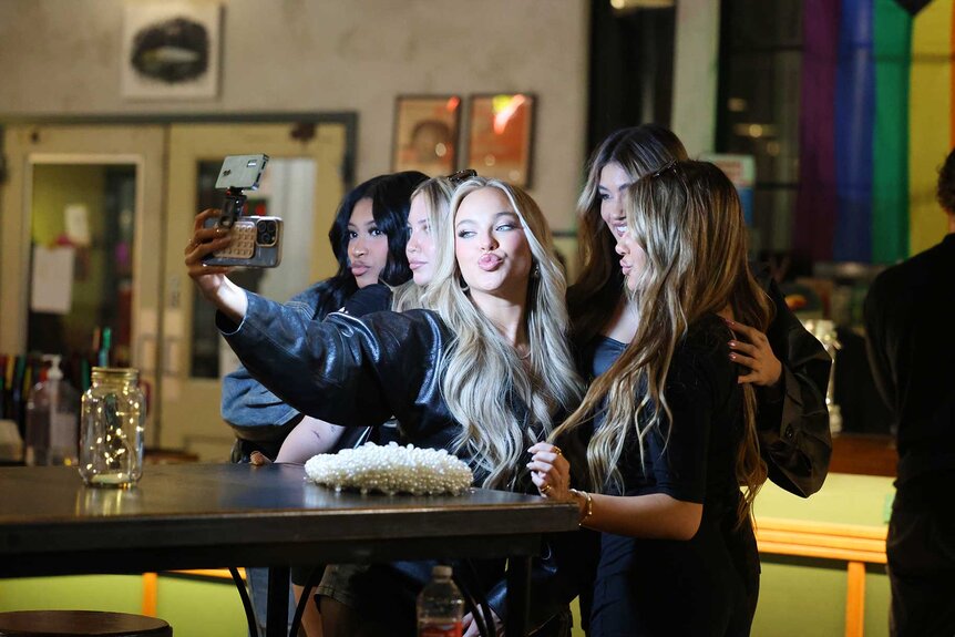 Clarke Carraway, Hannah Field, Gracyn Blackmore, Belle-A Walker, and Iris Kendall taking a selfie on Love Island: Beyond The Villa Season 2 Episode 1.