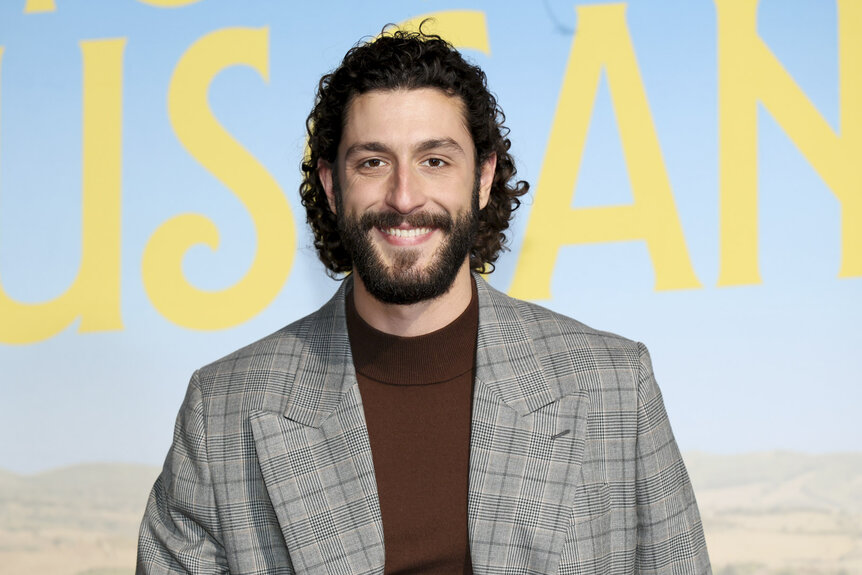 Lorenzo de Moor smiling in front of a step and repeat.