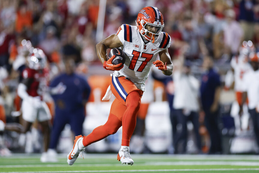 Collin Dixon, #17 of the Illinois Fighting Illini, running with the football during a game.